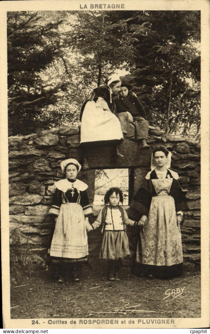 CPA Pluvigner Coiffes de Rosporden Folklore