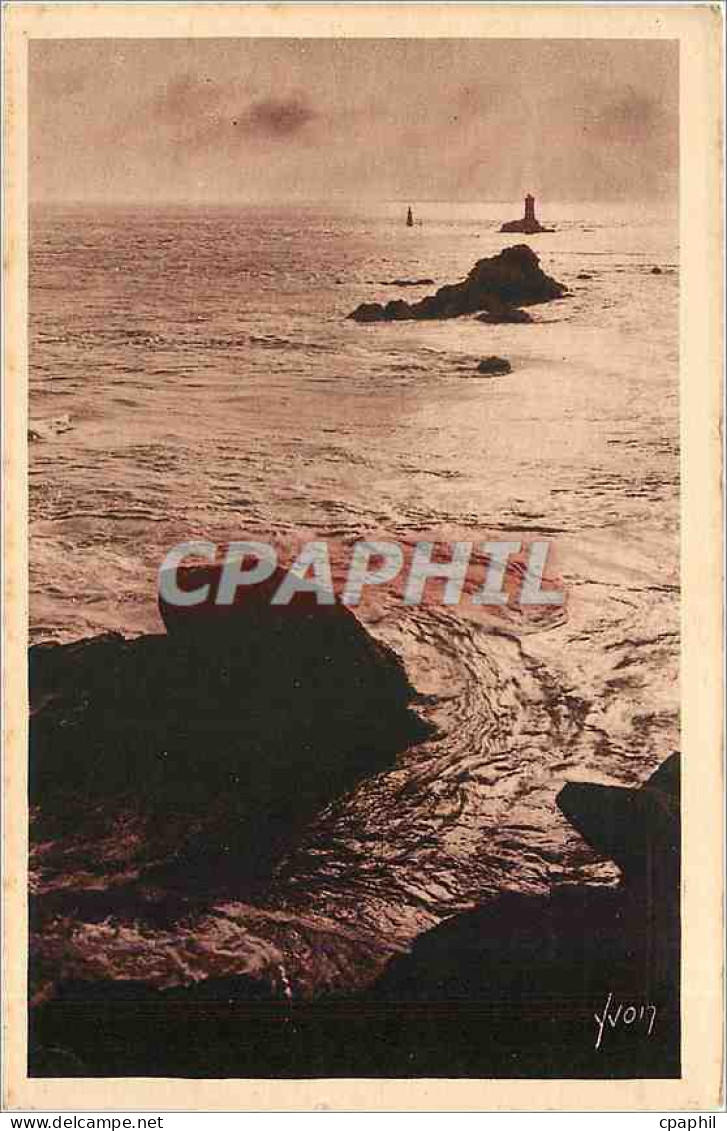 CPA Pointe du Raz Finestere - L'Eperon du Raz et le Phare de la Vieille