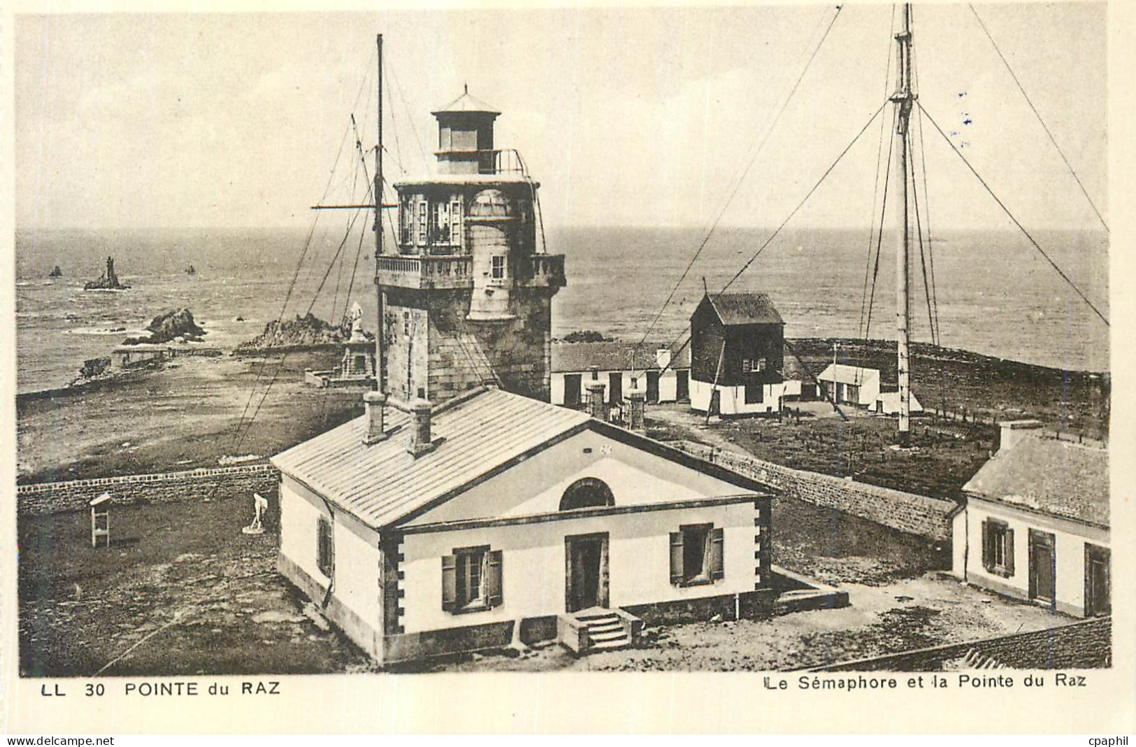 CPA Pointe du Raz Le Semaphore et la Pointe du Raz