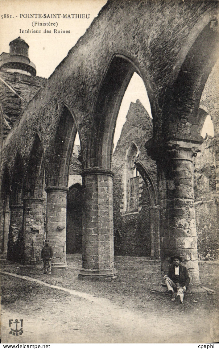 CPA Pointe Saint Mathieu Interieur des Ruines