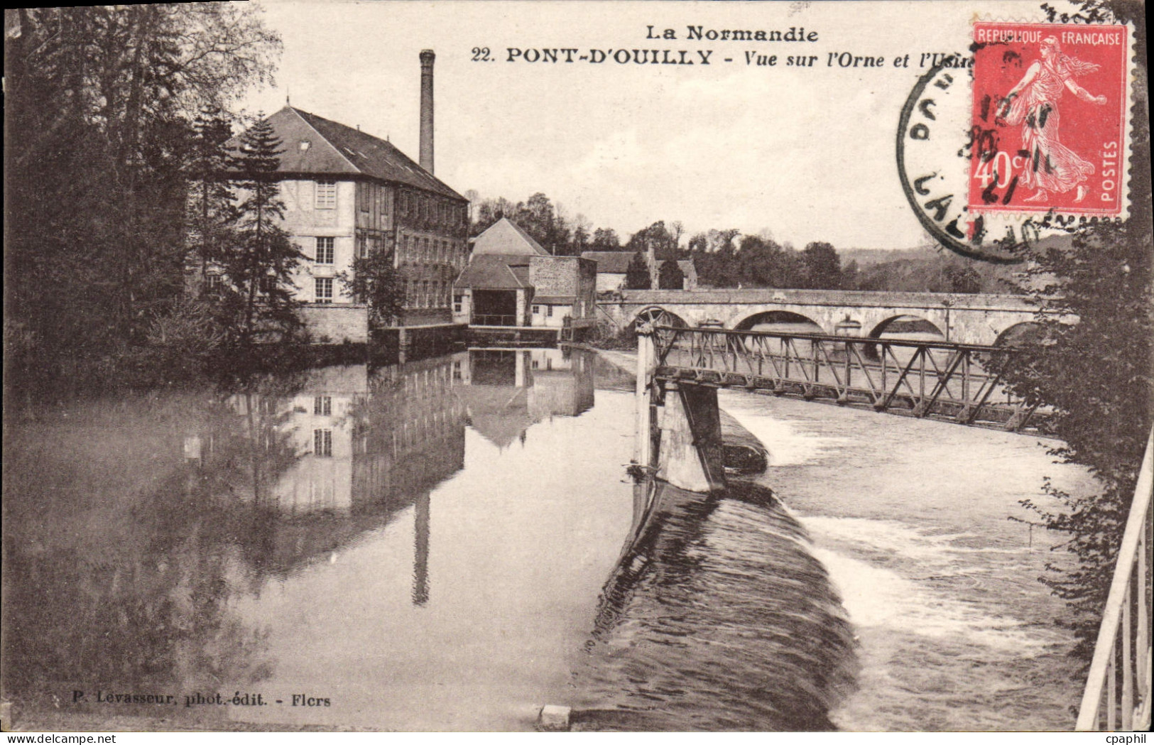 CPA Pont D'Ouilly Vue Sur I'Orne Et I'Usine