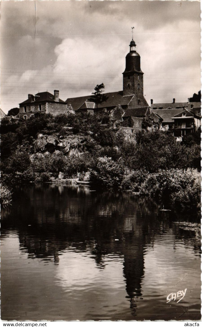 CPA PONT-Ecrepin - L'Église le Presbytere et l'Orne (355822)