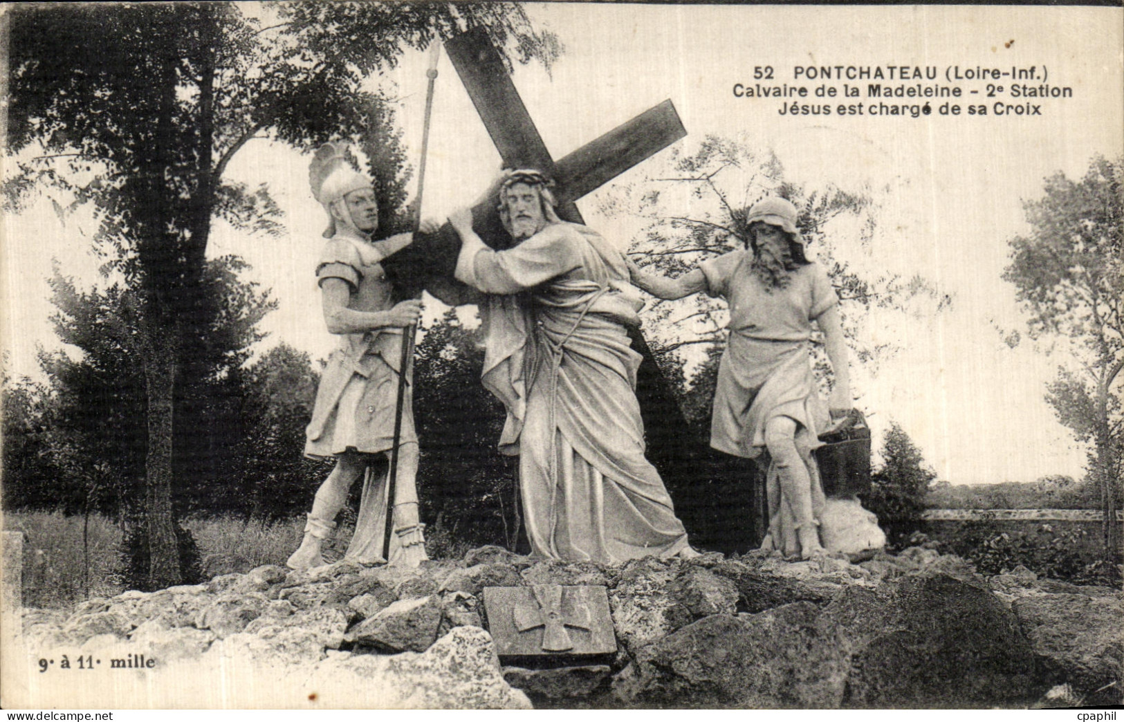 CPA Pontchateau Calvaire de la Madeleine Station Jesus est Charge de sa Croix