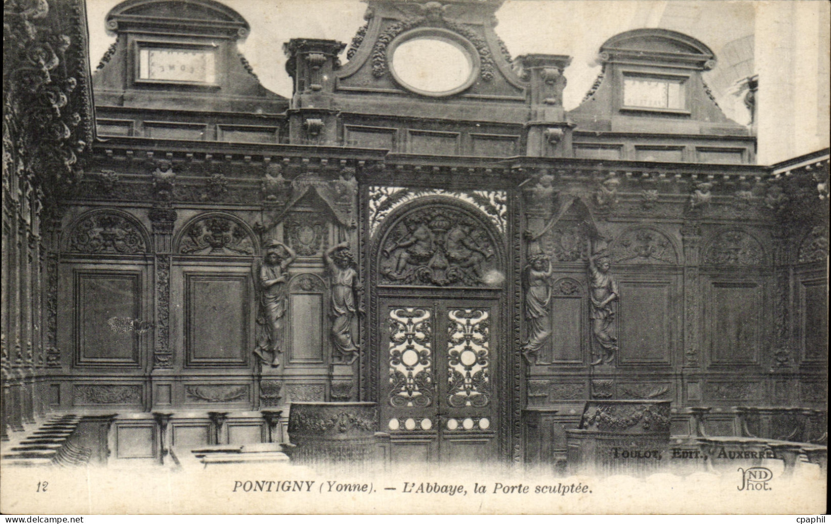 CPA Pontigny L'Abbaye la Porte sculptee