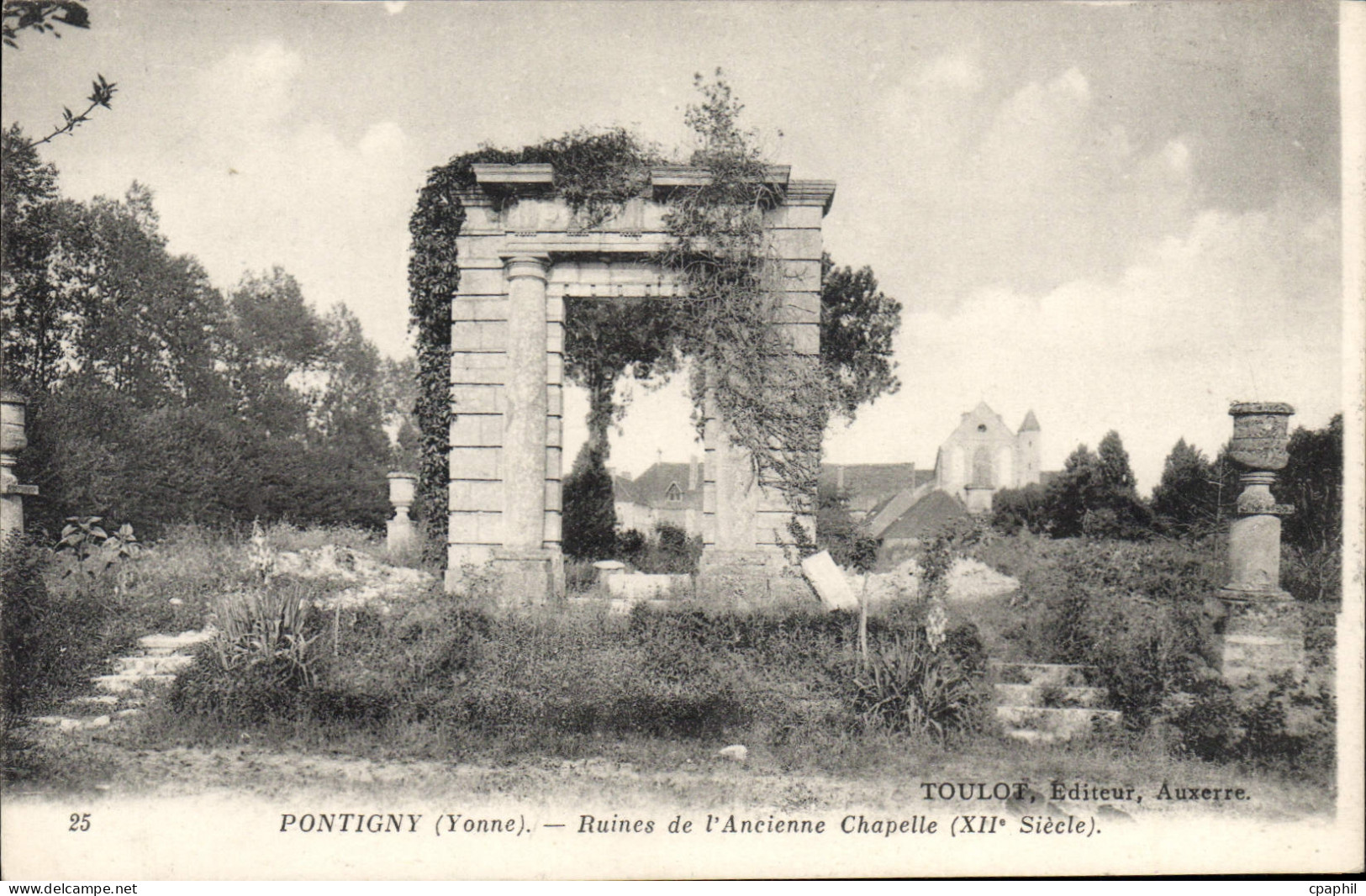 CPA Pontigny Yonne Ruines de L'Ancienne Chapelle