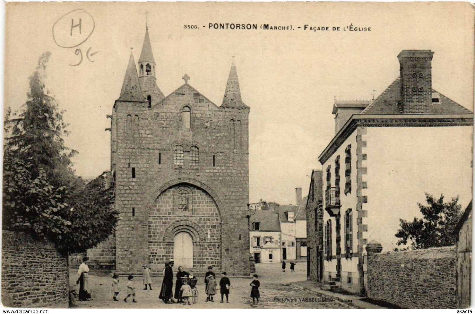 CPA PONTORSON - Facade de l'Église (589535)