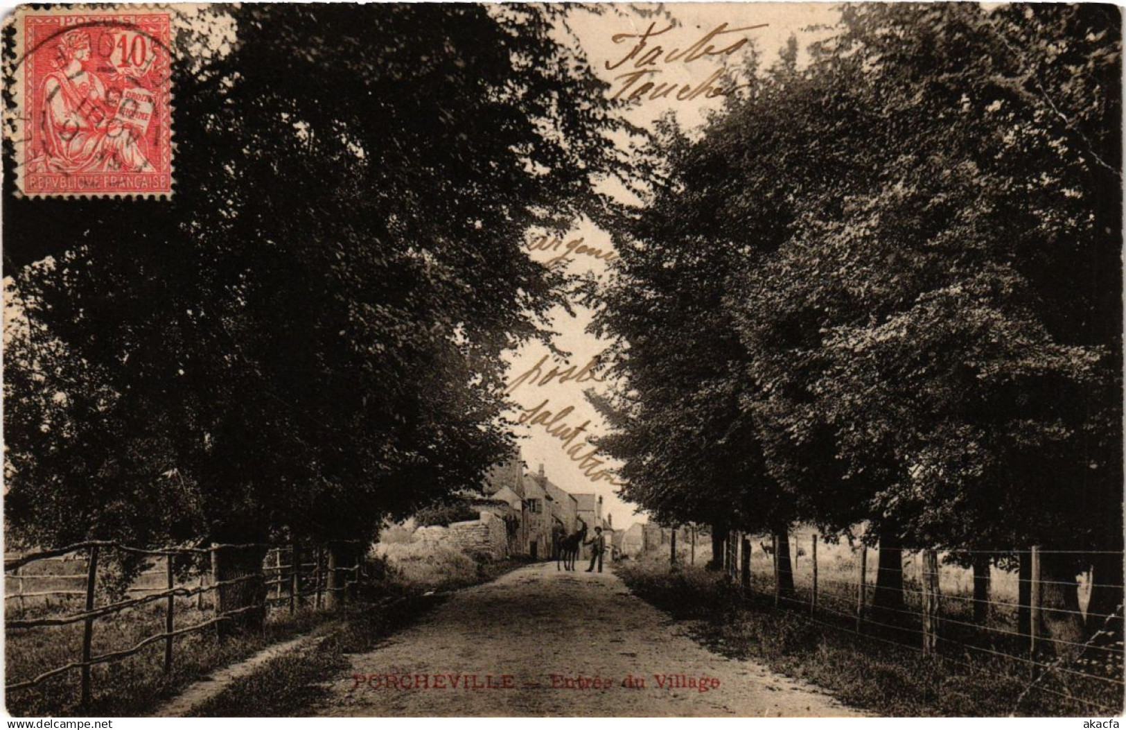 CPA PORCHEVILLE - Entrée du Village (246536)