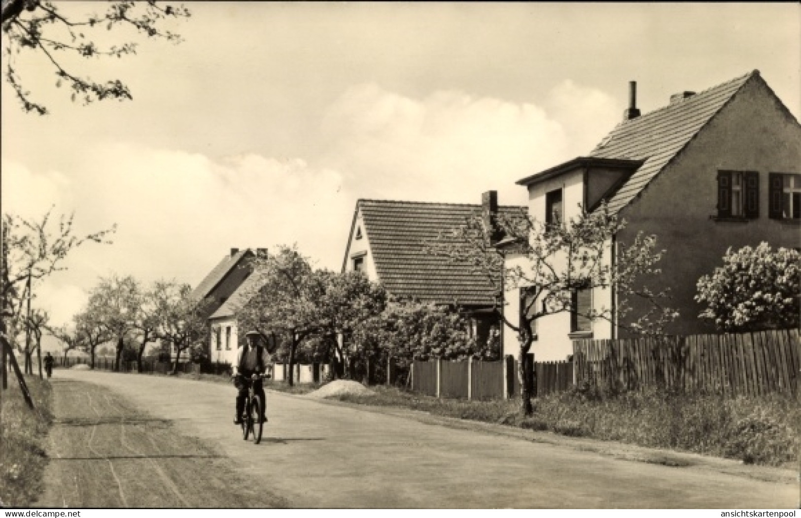 CPA Premnitz im Havelland, Milower Straße, Fahrradfahrer