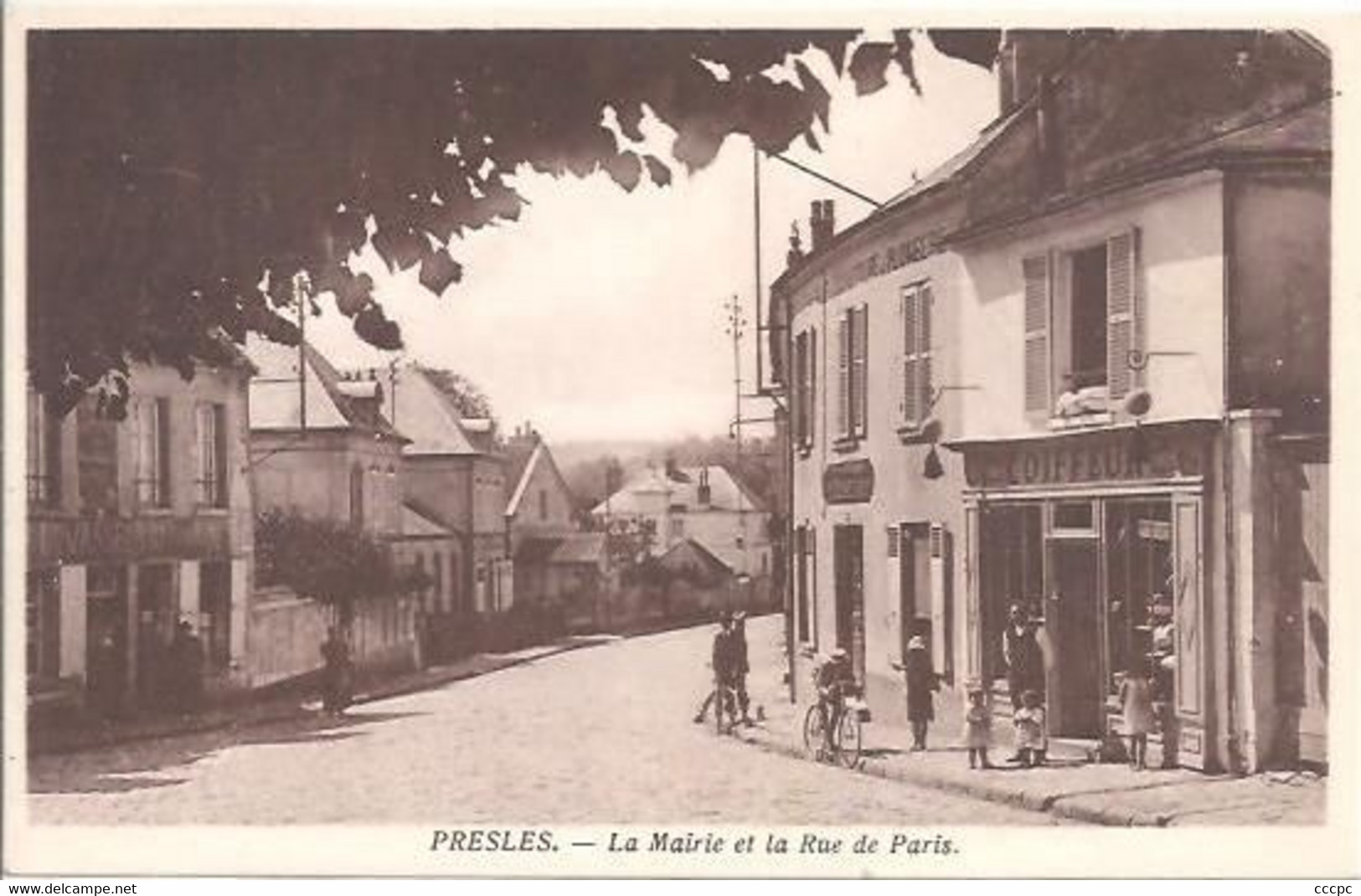 CPA Presles La Mairie et la Rue de Paris