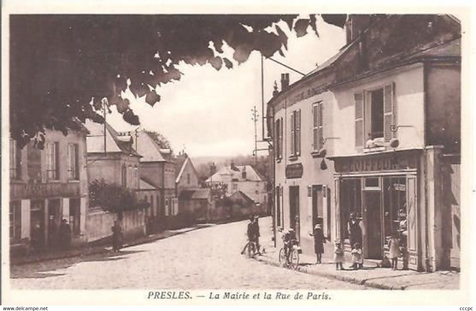 CPA Presles La Mairie et la rue de Paris