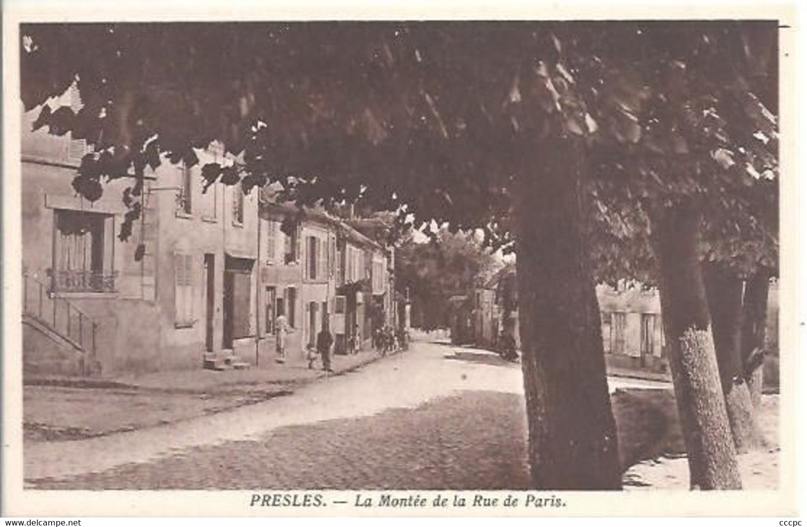 CPA Presles La Montée de la rue de Paris