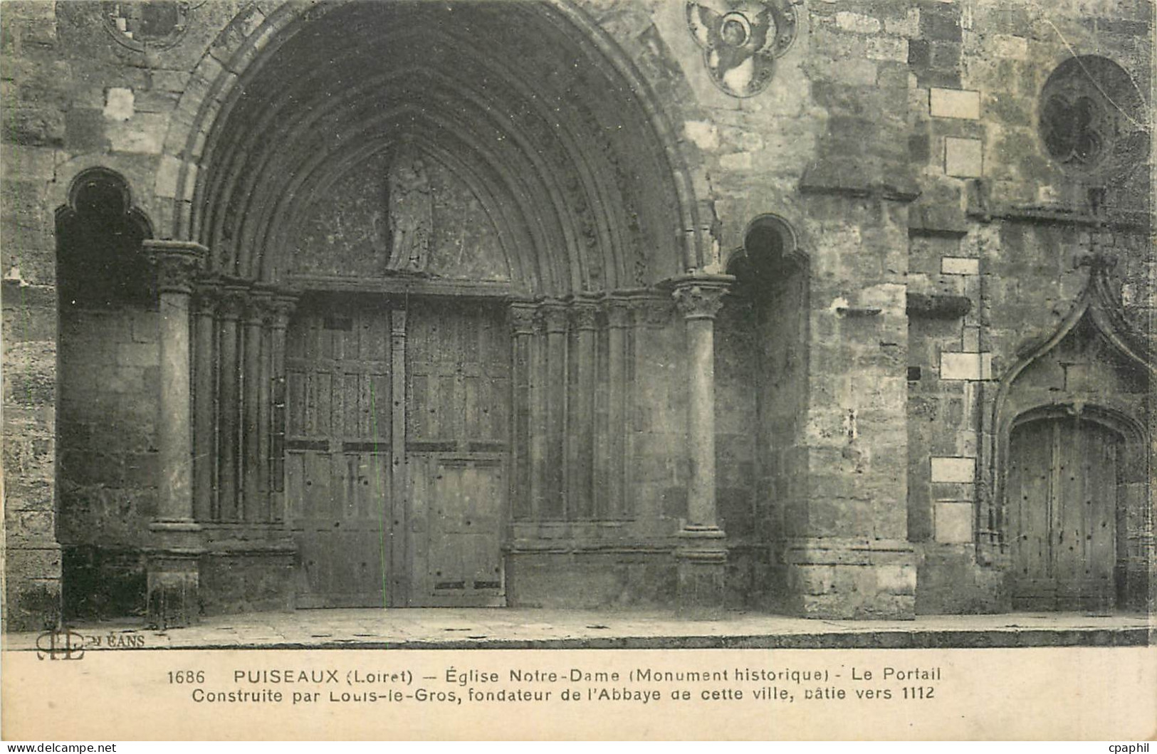 CPA Puiseaux Loire Eglise Notre Dame Monument historique Le Portail