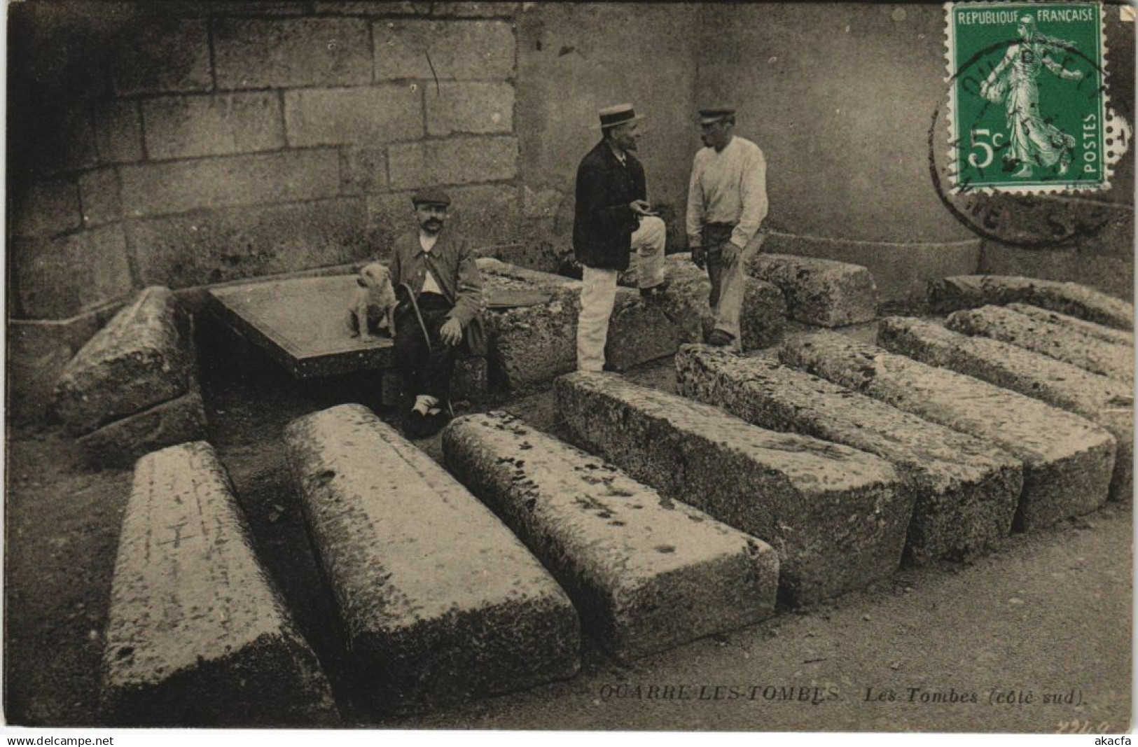 CPA QUARRE-les-TOMBES - Les tombes (147116)