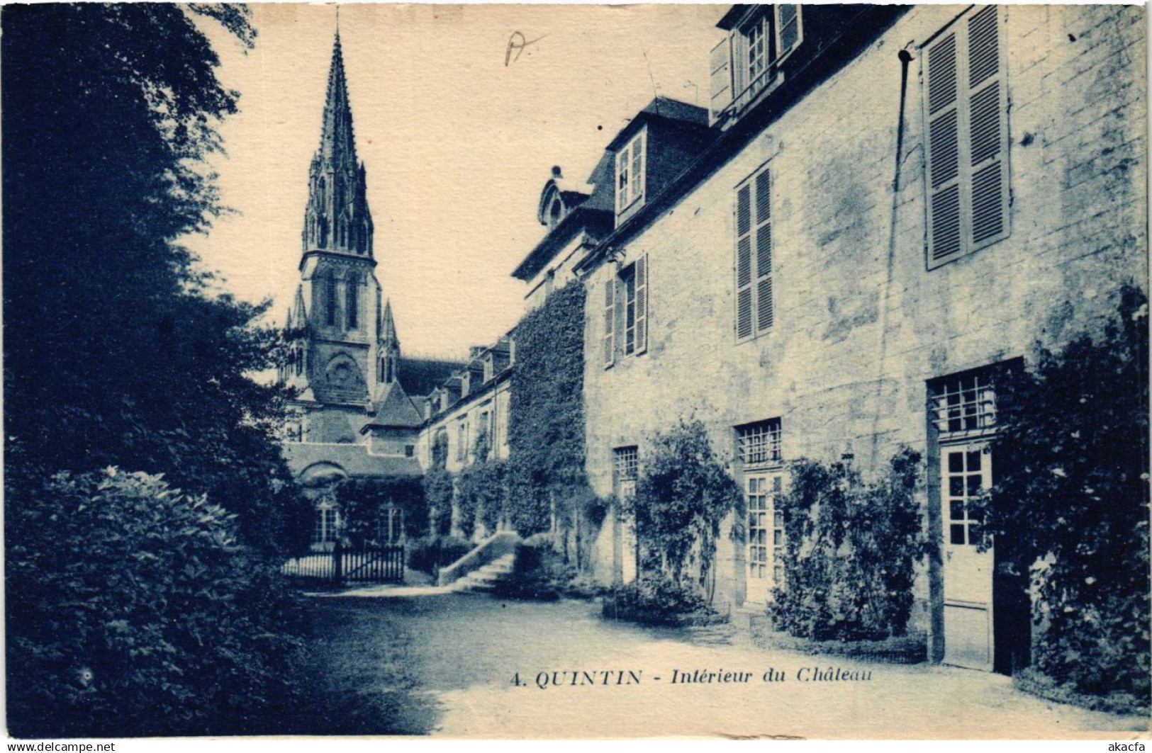 CPA QUINTIN - Intérieur du Chateau (381409)