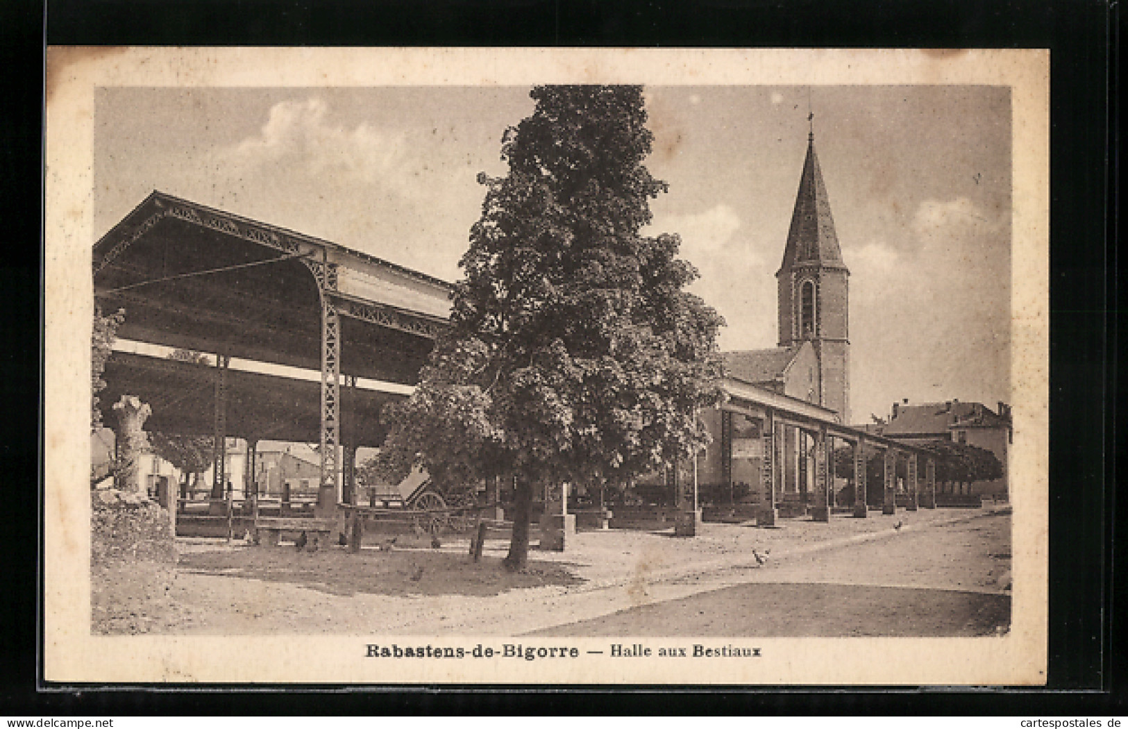 CPA Rabastens-de-Bigorre, Halle aux Bestiaux