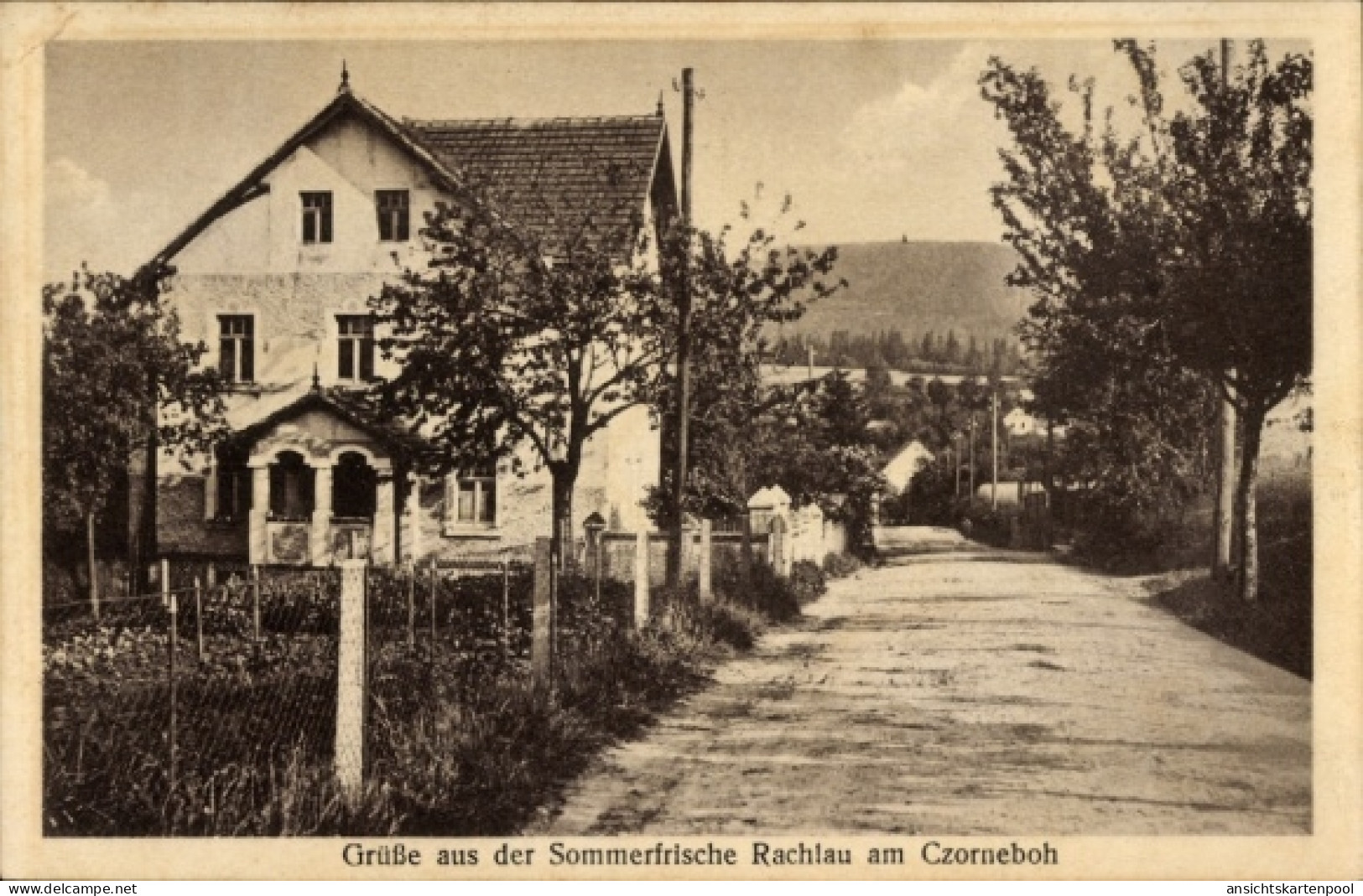 CPA Rachlau Kubschütz in der Oberlausitz, Haus, Straße, Bäume, Grüße aus der Sommerfrische Rachlau