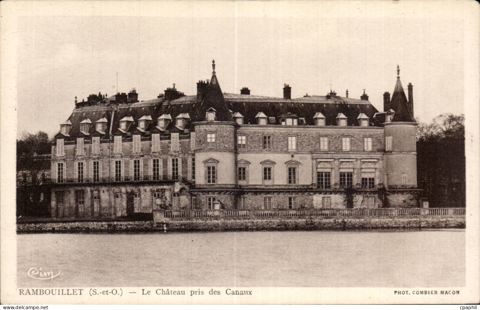 CPA Rambouillet Le chateau pris des canaux