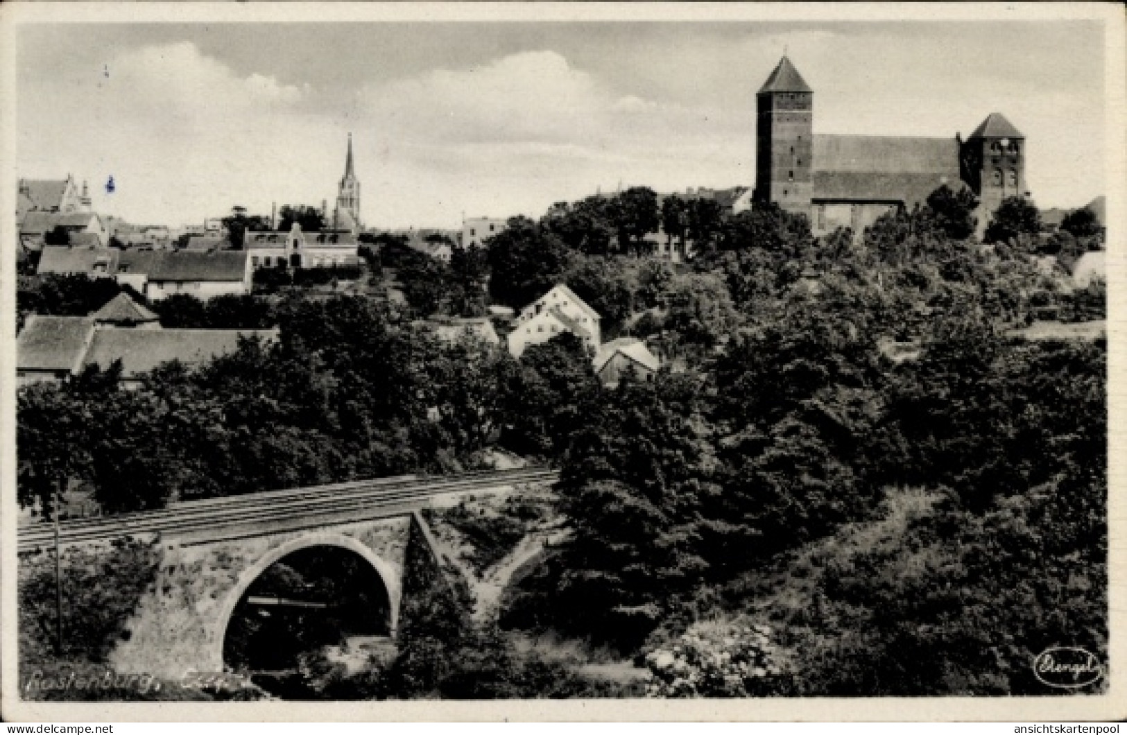 CPA Rastenburg Ostpreußen, Gesamtansicht, Eisenbahngleise