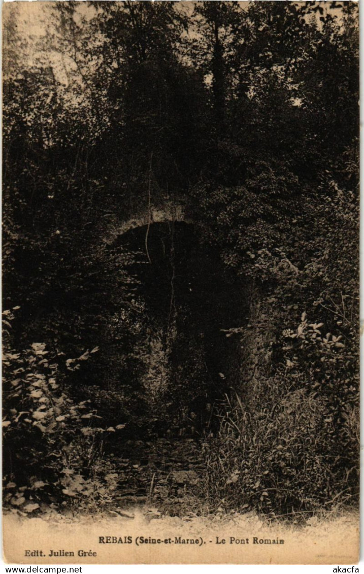 CPA Rebais - Le Pont Romain (1038186)