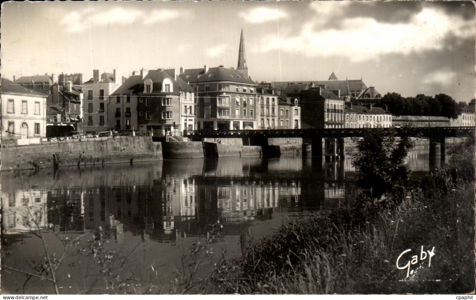 CPA Redon Le pont Sur le Canal de Nantes a Brest