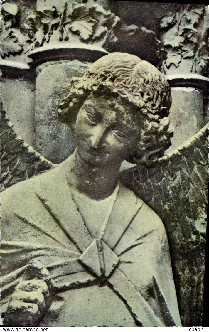 CPA Reims Marne Cathedrale de Reims ange Gardien de St Nicaise nomme sourire de Reims