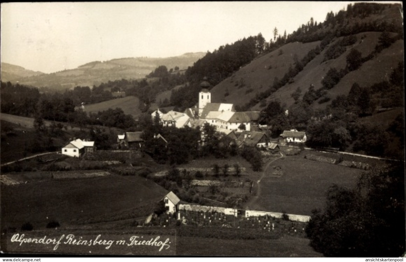 CPA Reinsberg in Sachsen, Alpendorf, Kirche, Friedhof, hügelige Landschaft