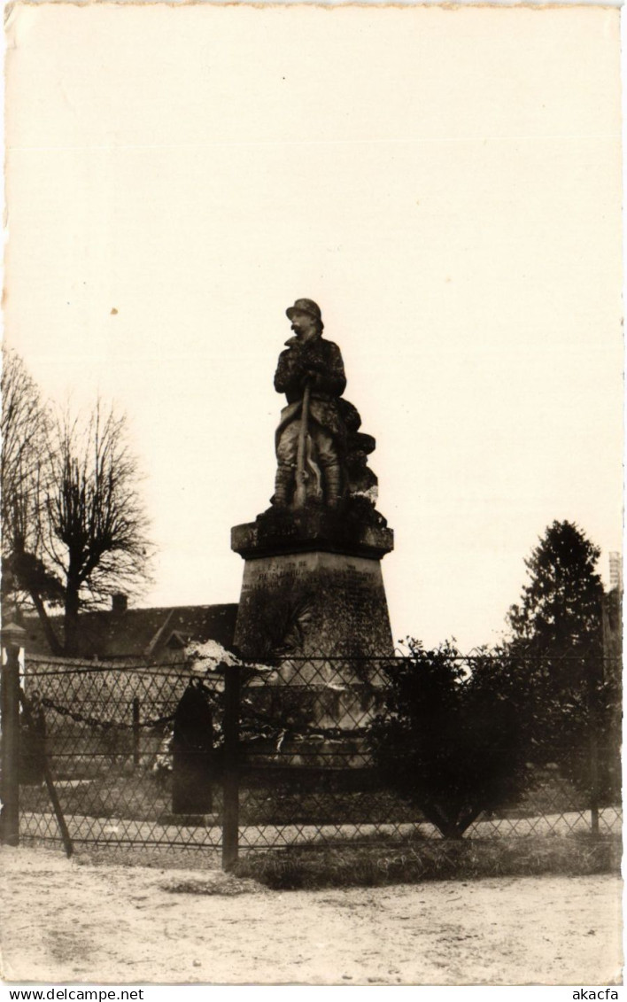 CPA REMALARD - Le Monument aux Morts (355827)