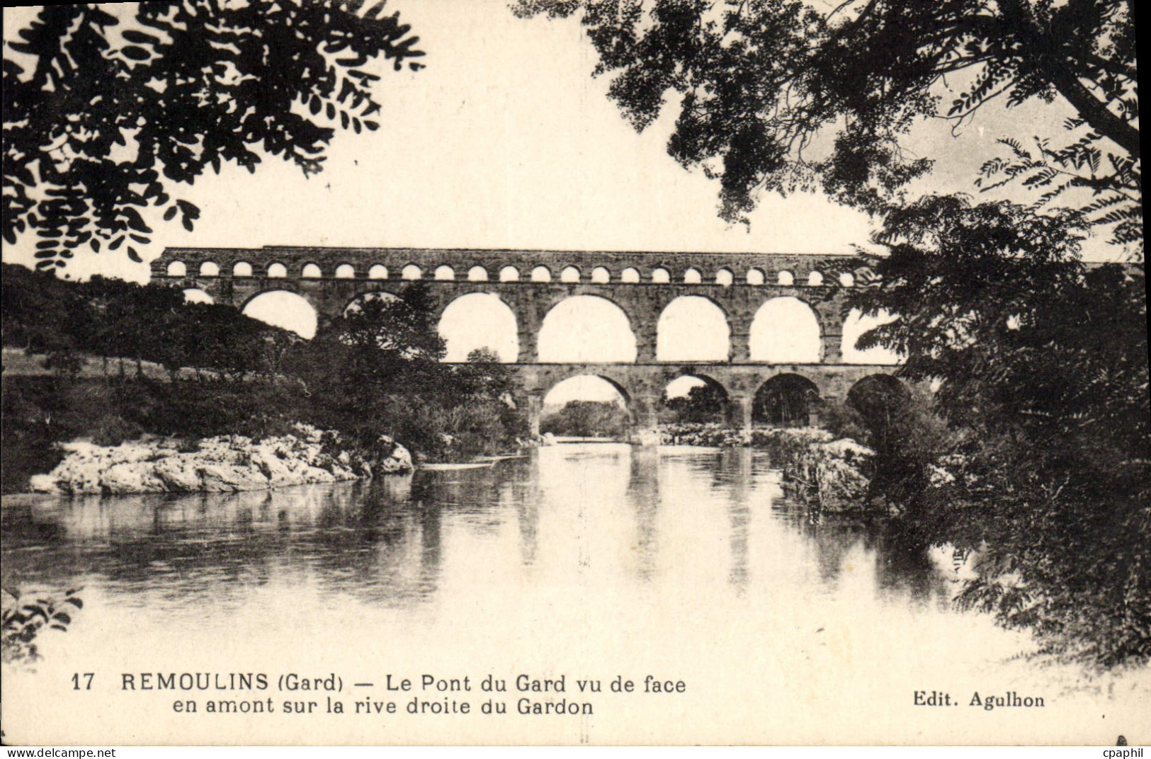 CPA Remoulins Gard Le Pont du Gard vu de face en amount sur la rive droite du Gardon