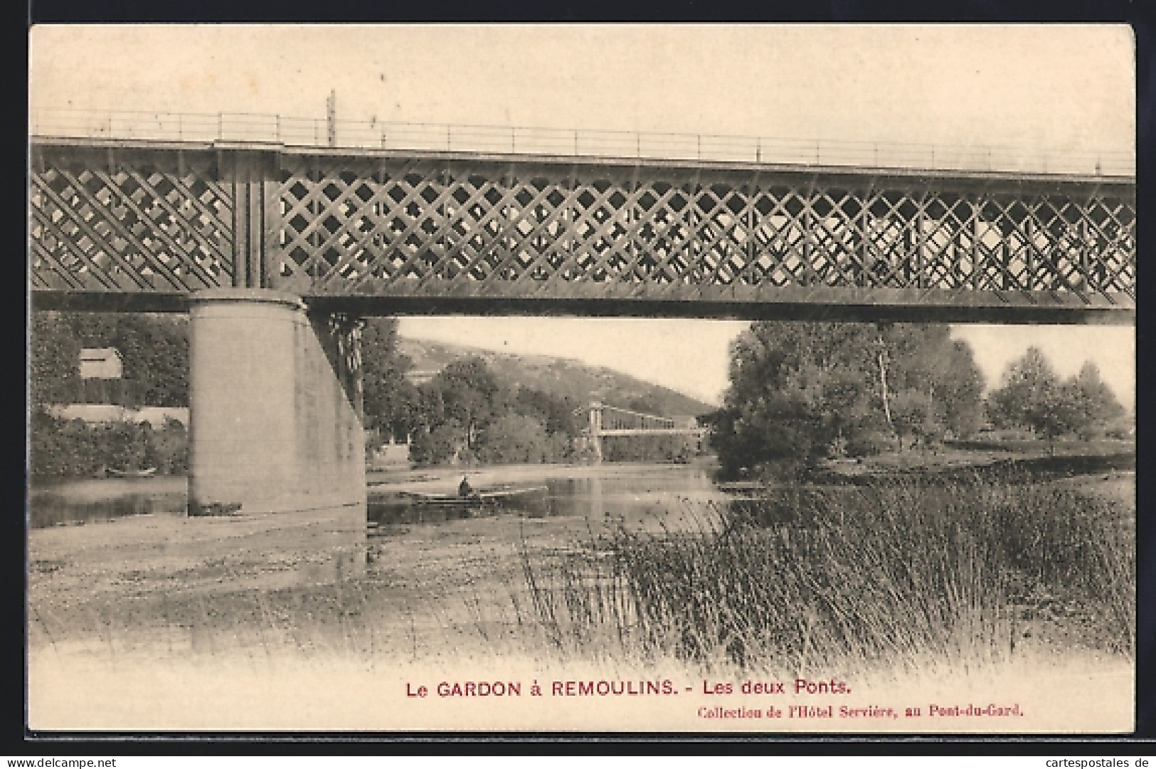 CPA Remoulins, Le Gardon à Remoulins, Les deux Ponts