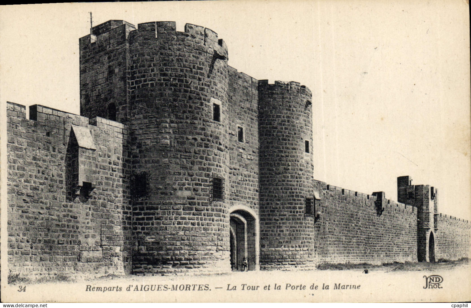 CPA Remparts d'Aigues Mortes la Tour et la Porte de la Marine