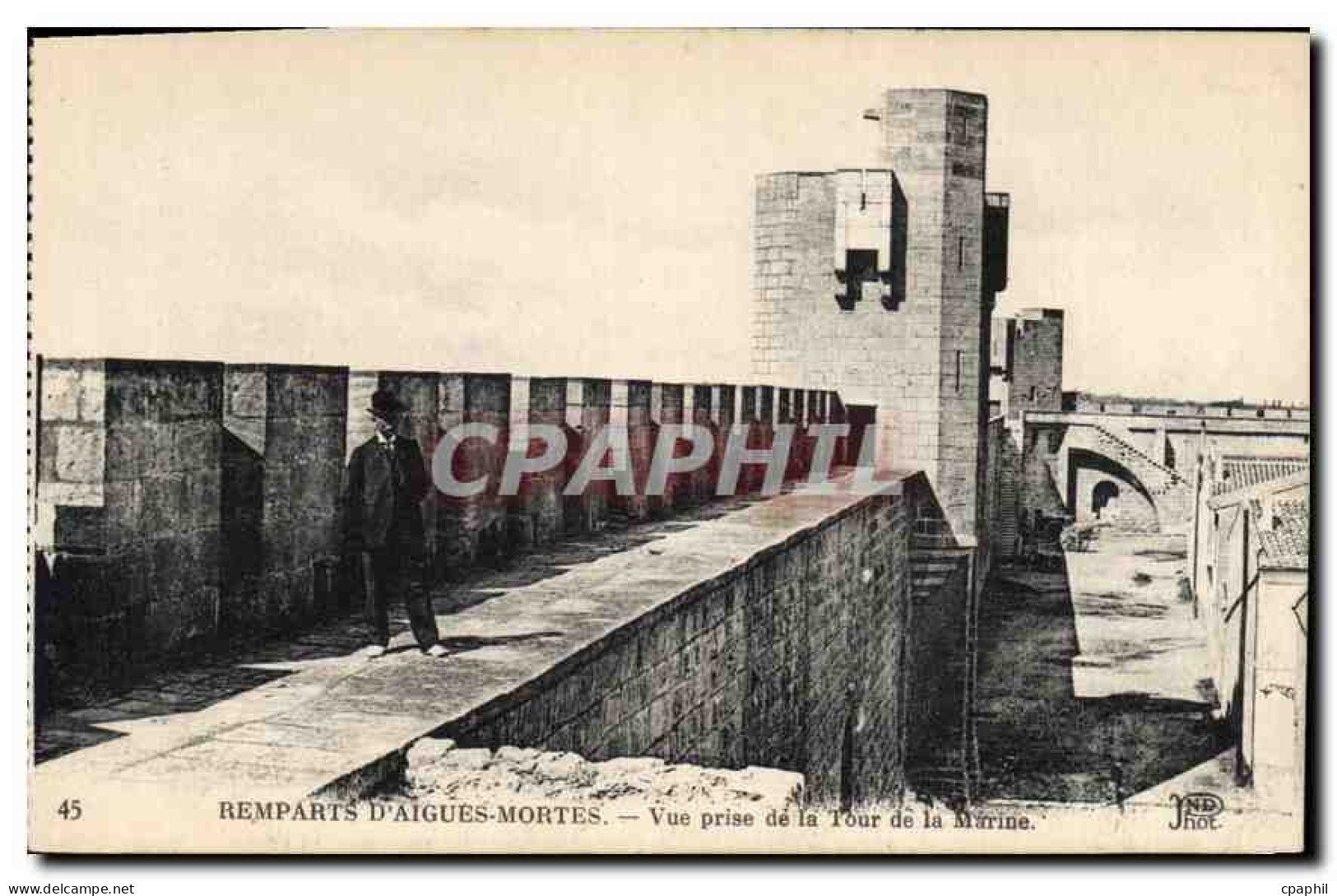 CPA Remparts d'Aigues Mortes Vue prise de la Tour de la Marine
