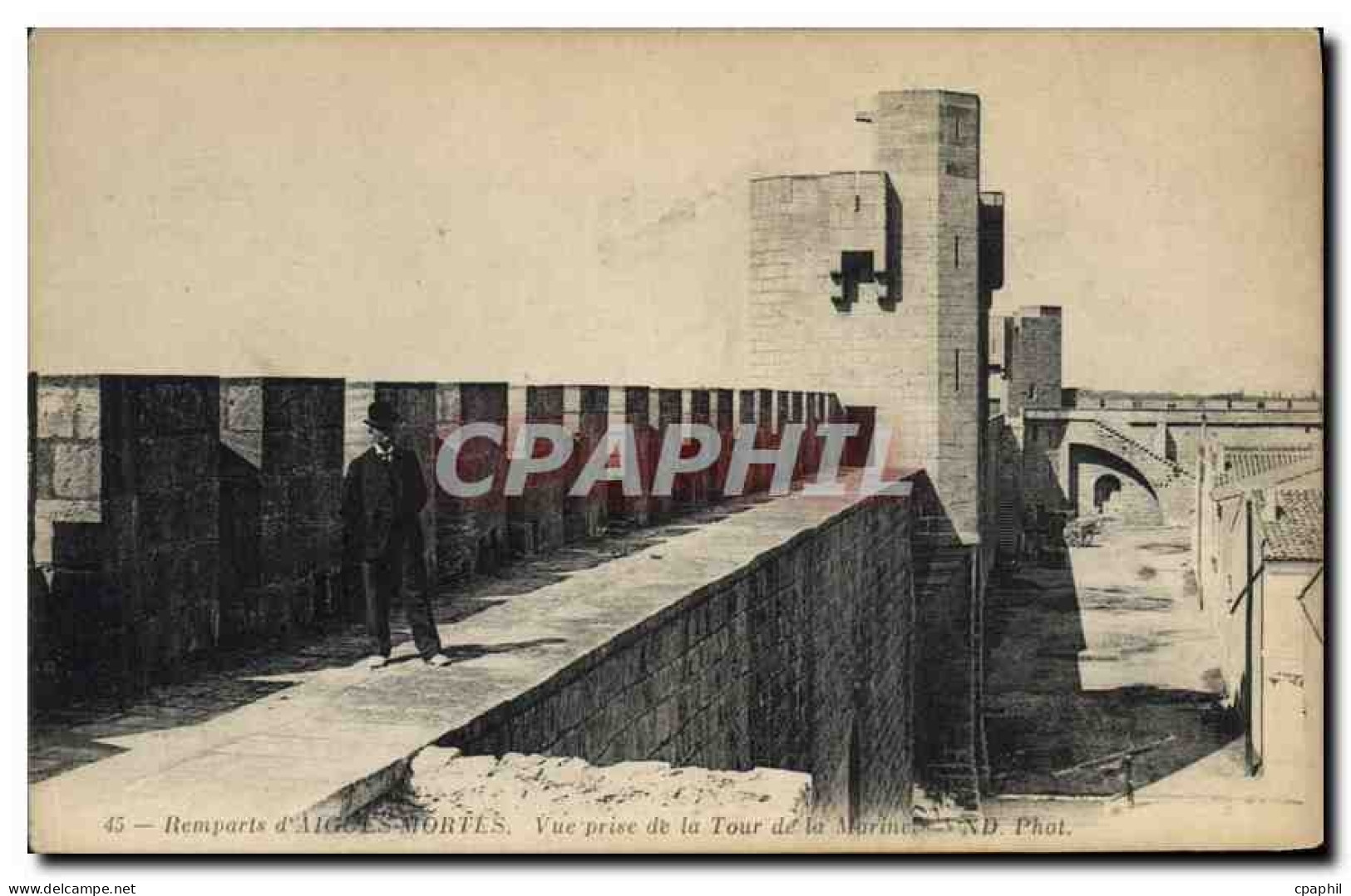 CPA Remparts d'Aigues Mortes Vue prise de la Tour de la Marthe