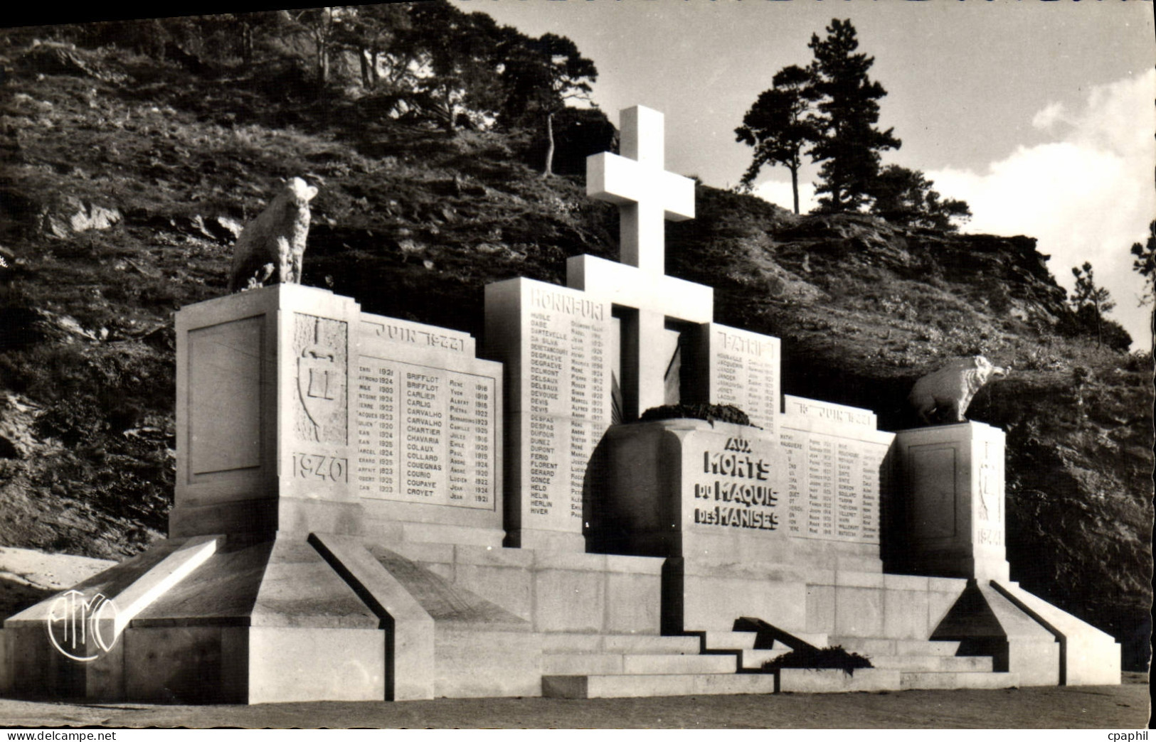 CPA Revin Ardennes Monument des Manises