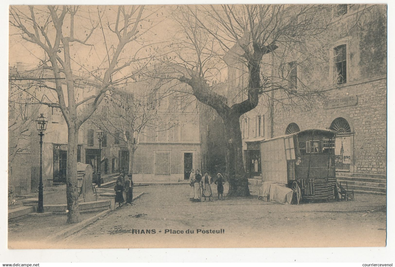 CPA - RIANS (Var) - Place du Posteuil