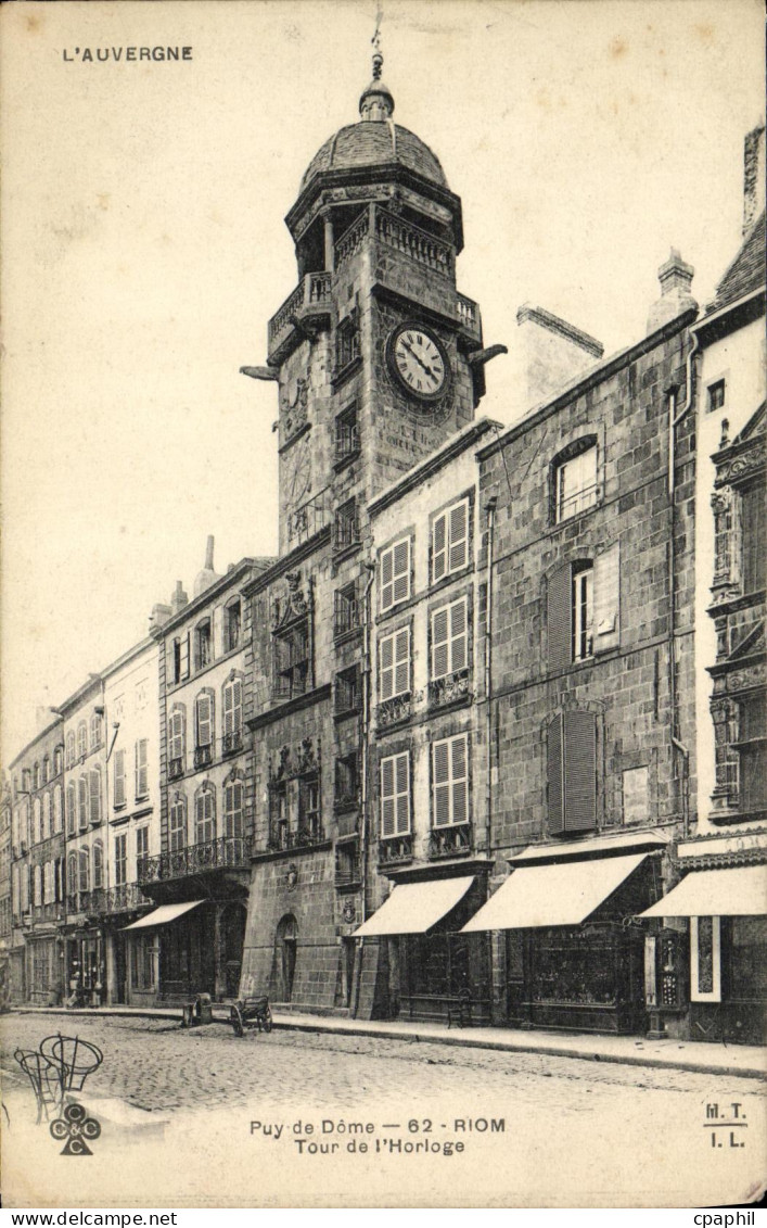 CPA Riom Tour De L Horloge