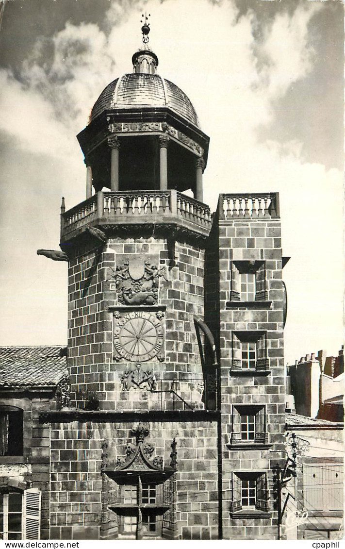 CPA Riom Tour de l'Horloge
