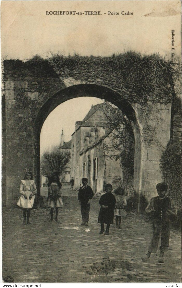 CPA ROCHEFORT-en-TERRE Porte Cadre (145075)