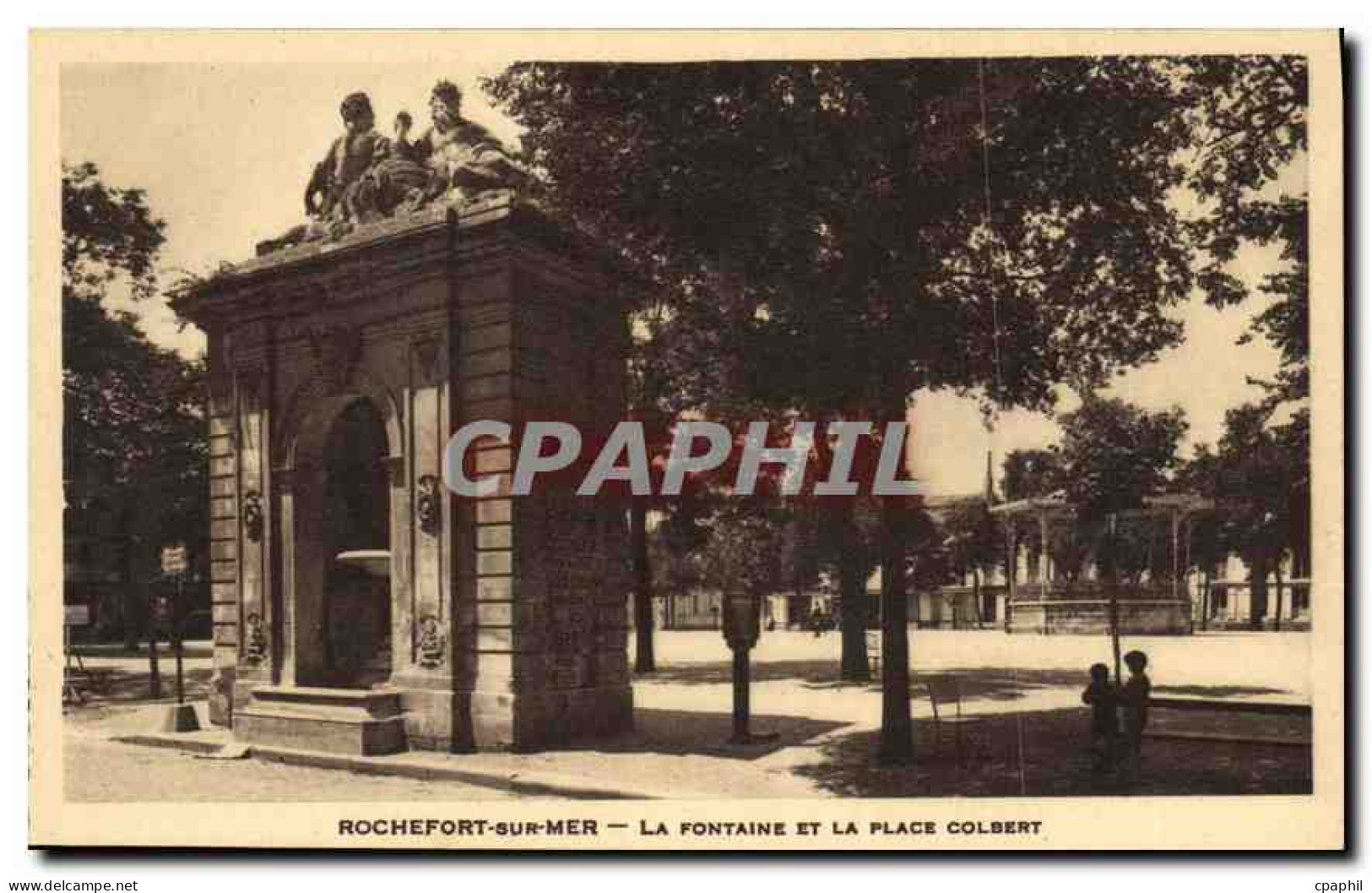 CPA Rochefort sur Mer La Fontaine et la Place Colbert