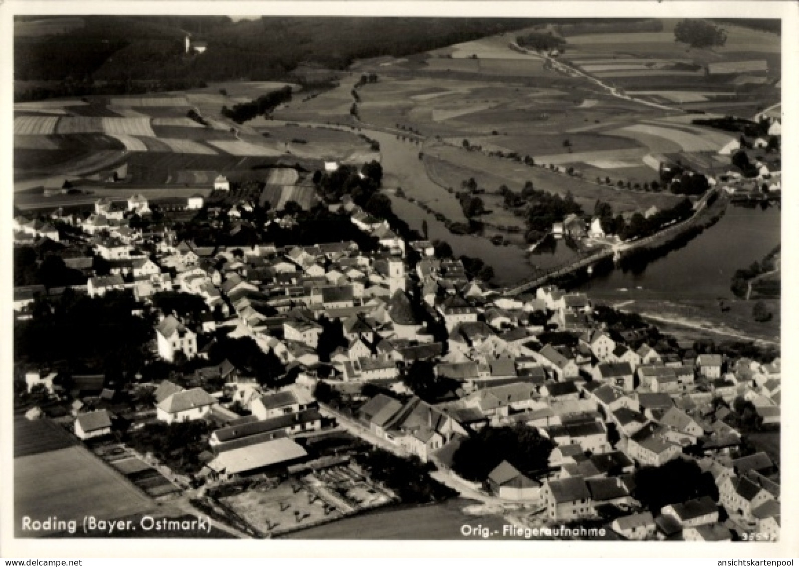 CPA Roding in der Oberpfalz, Luftaufnahme von Roding, Dorfansicht, Landwirtschaft, Wasserlandschaf