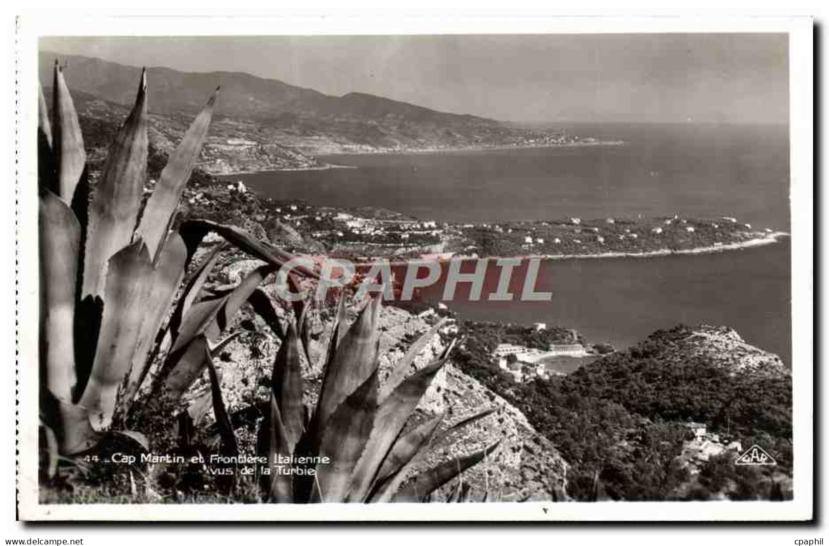 CPA Roquebrune Cap Martin et frontiere italienne vus de la Turbie
