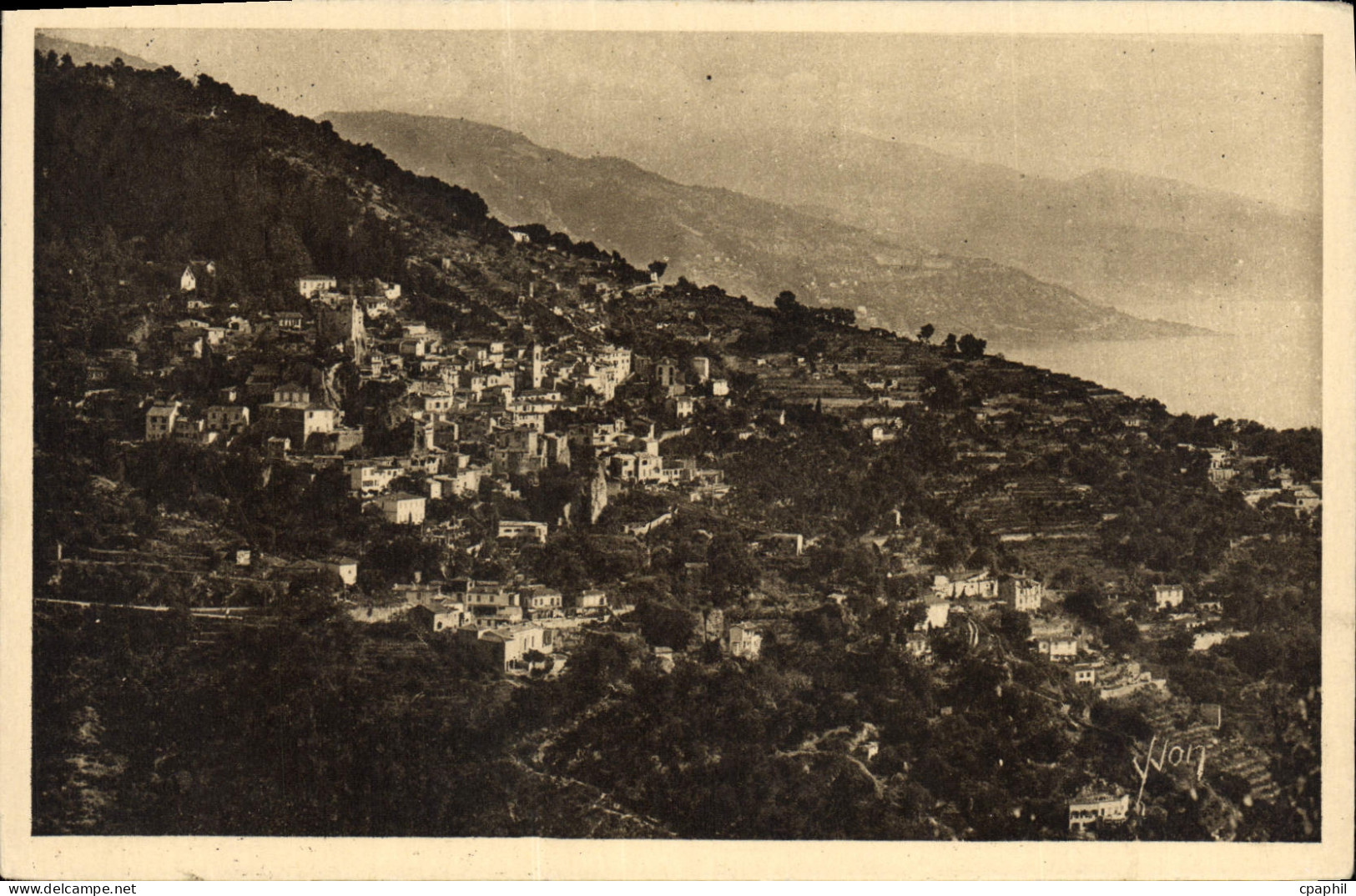 CPA Roquebrune Cap Martin Le Village Vu de la Grande Corniche