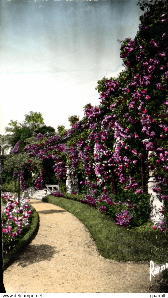 CPA Roseraire De L'hay Les Roses Les Arcades