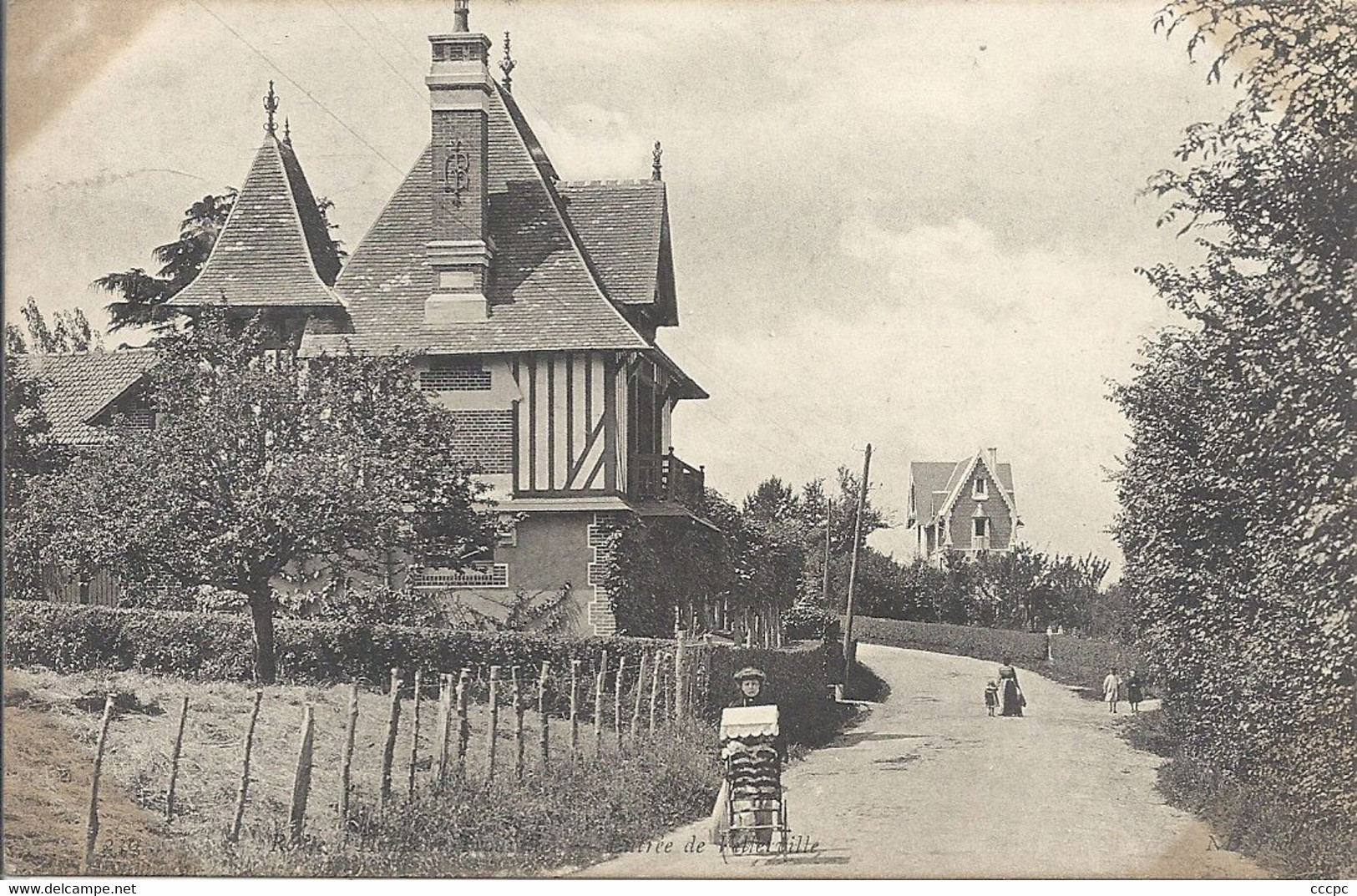 CPA Route d'Honfleur L'entrée de Villerville