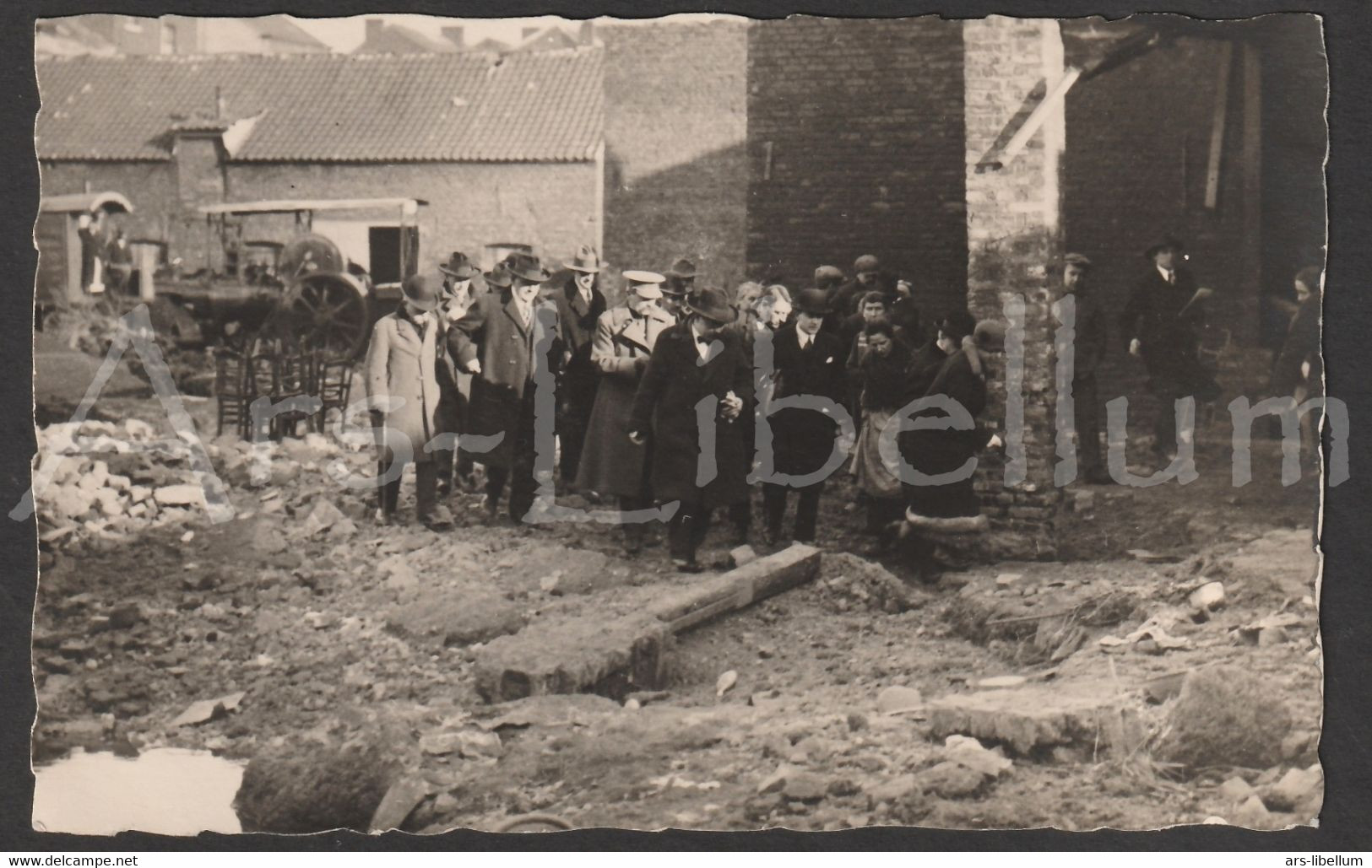CPA / ROYALTY / Belgique / België / Reine Elisabeth / sinistrés des inondations / région Liègeoise / 1926