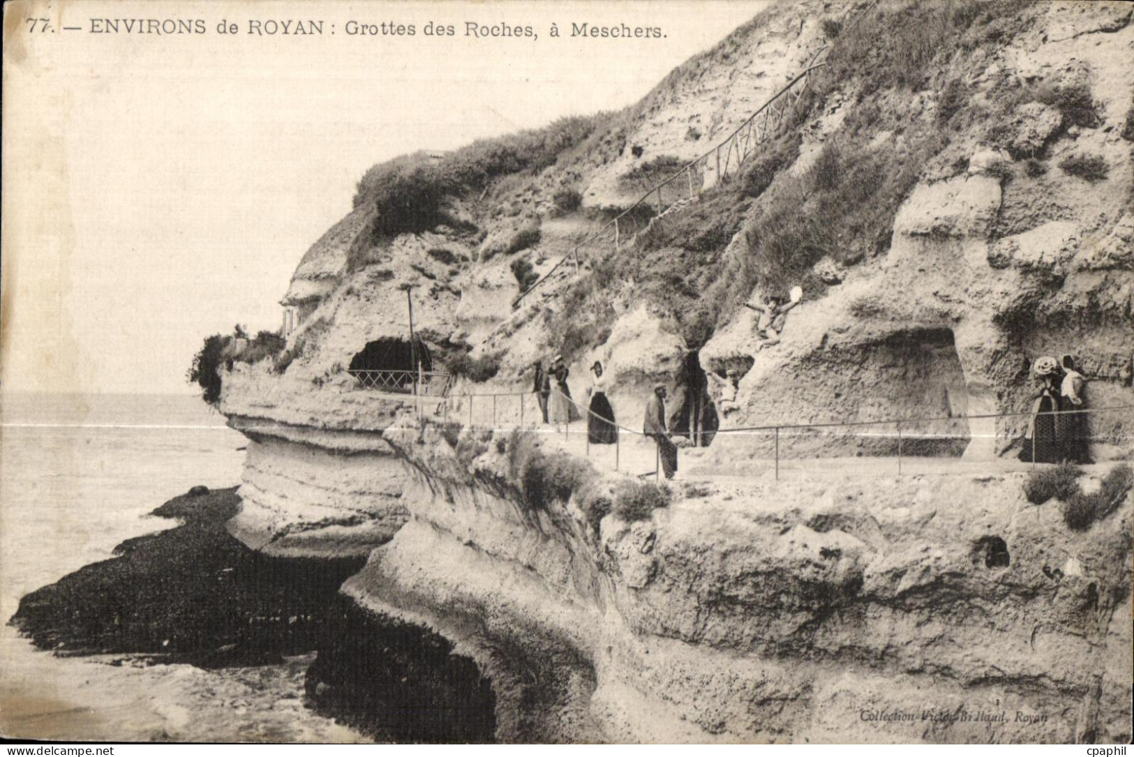 CPA Royan Environs de Royan Grottes des Roches a Meschers