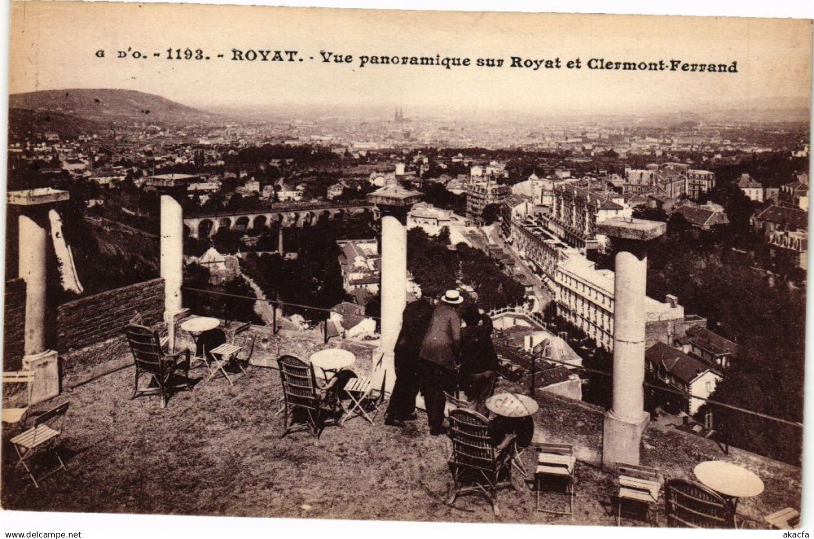 CPA ROYAT - Vue panoramique sur ROYAT (198113)