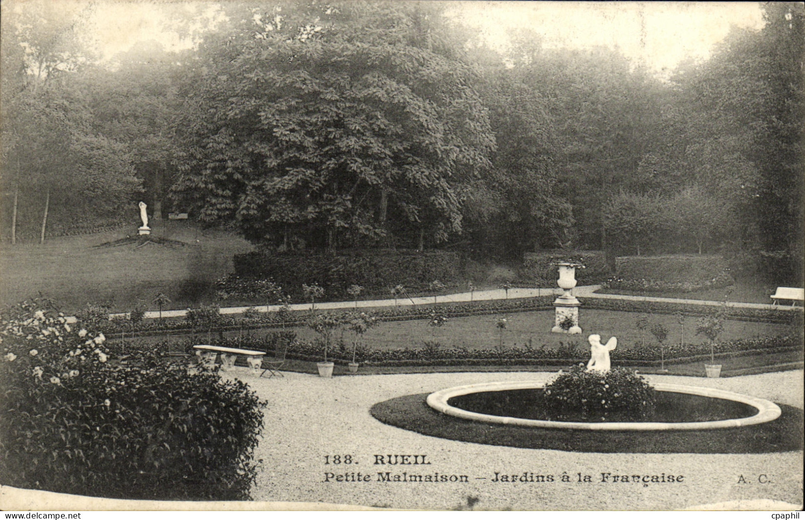 CPA Rueil Petite Malmaison Jardins a la Francaise