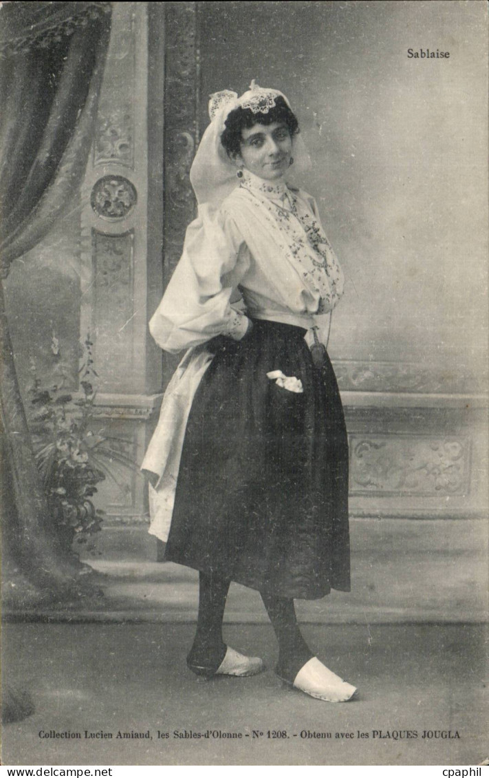 CPA SAbles d'olonne Sablaise (folklore costume)