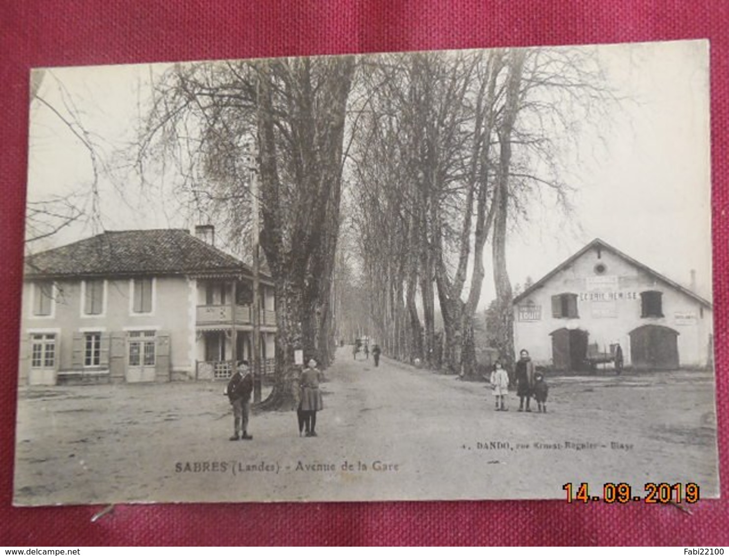 CPA - Sabres - Avenue de la Gare