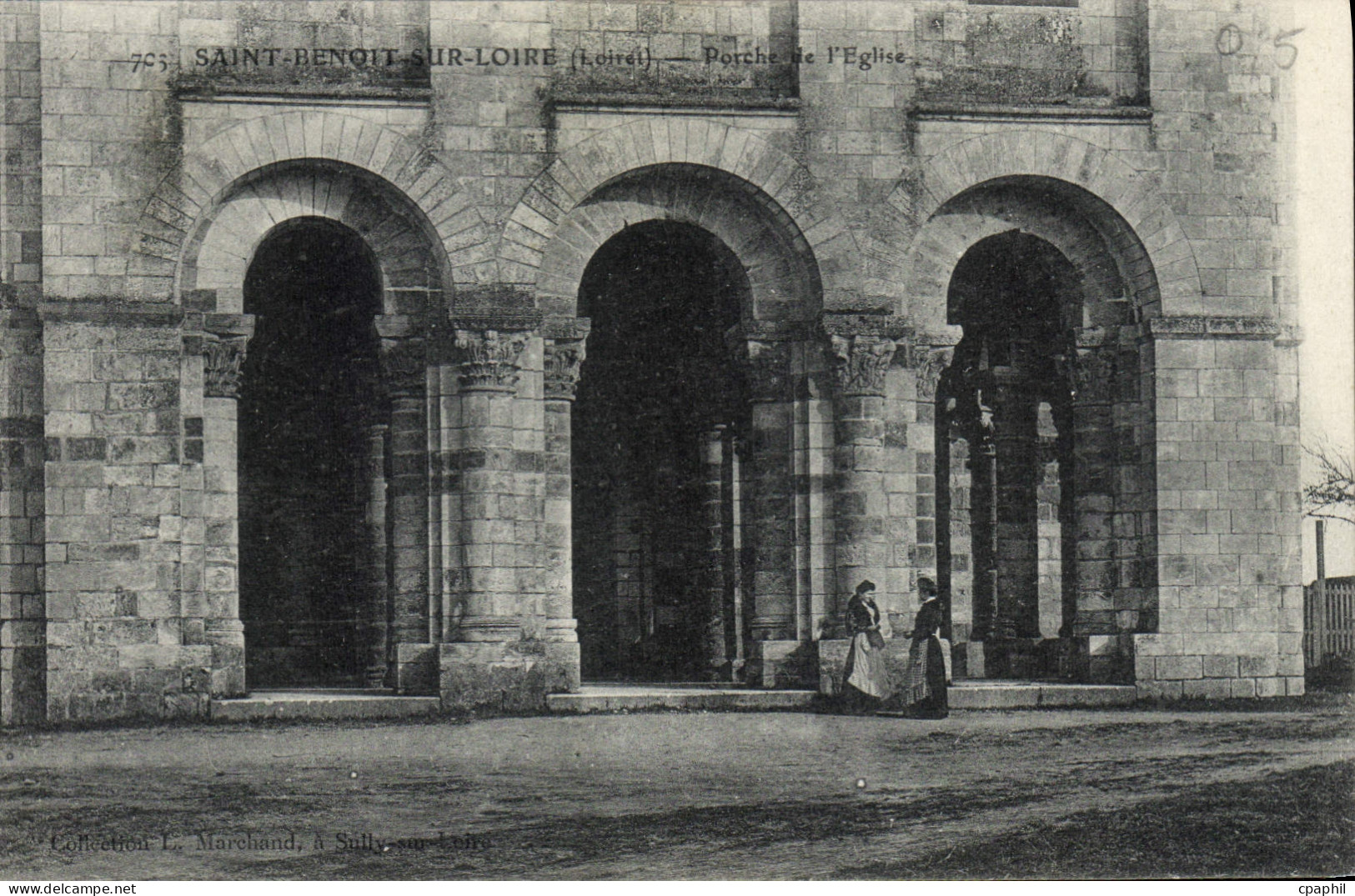 CPA Saint Benoit sur Loire Porche de l'Eglise
